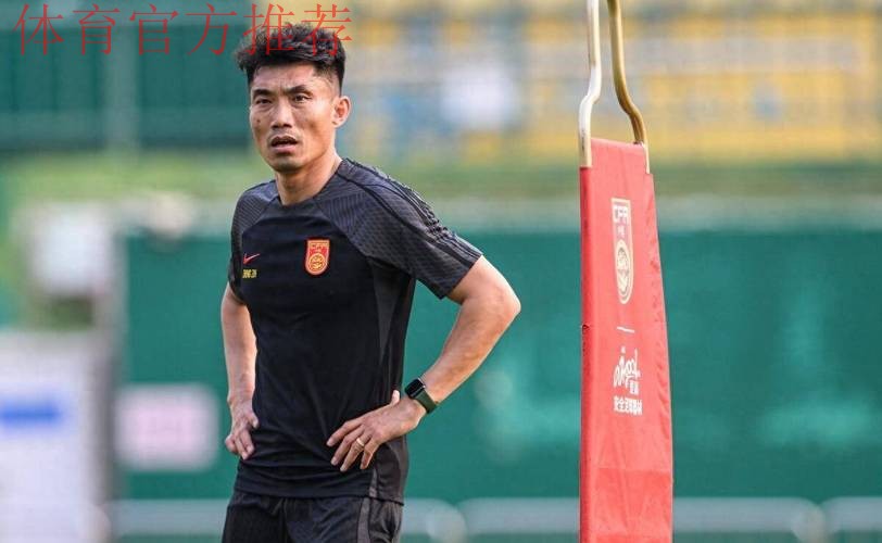 国足队员天津助力校园足球 郑智充当教练员 国足队员天津助力校园足球 郑智充当教练员